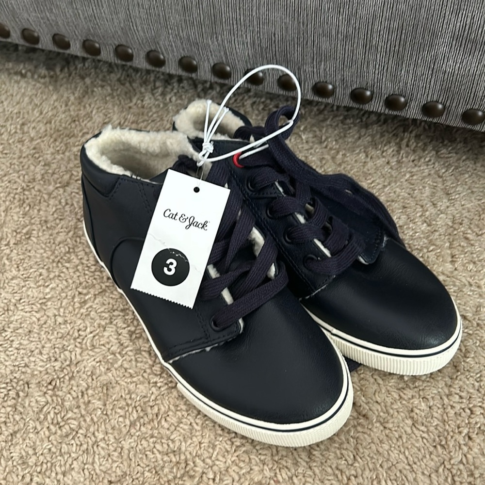 Cat & Jack Boys Cozy lined sneakers sz 3 NEW